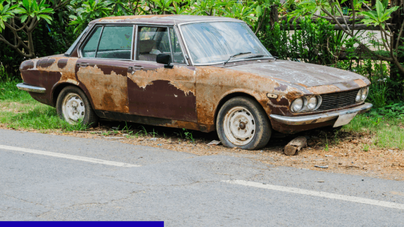 Prefeitura de Barbacena intensifica remoção de veículos abandonados nas vias públicas