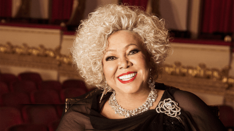 Show de Alcione divide opiniões e gera debate nas redes durante anúncio dos 312 anos de São João del-Rei