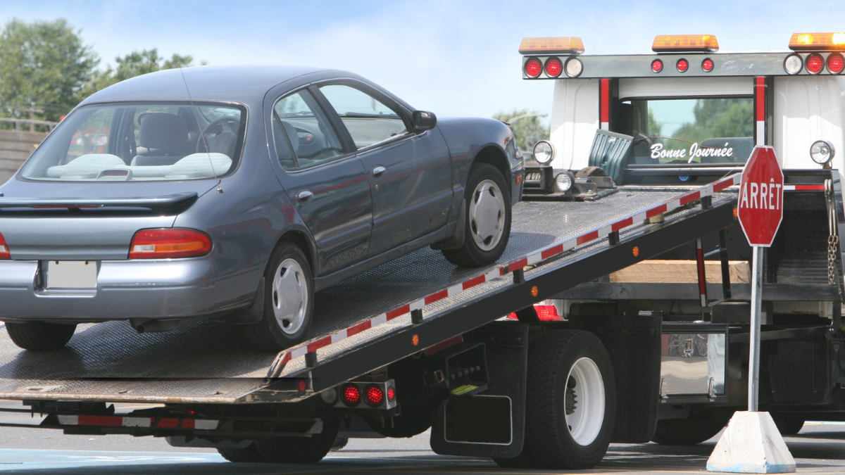 Fiscalização da SETRAM resulta em remoção de veículos estacionados irregularmente no Centro de Barbacena