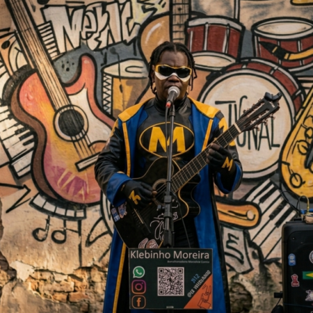 Klebinho Moreira: a voz das ruas, da arte popular e do amor social